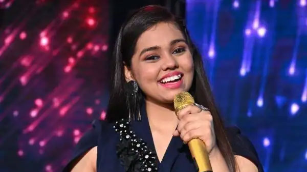 सरप्राइज से चौंकी शनमुख प्रिया सरप्राइज से चौंकी शनमुख प्रिया