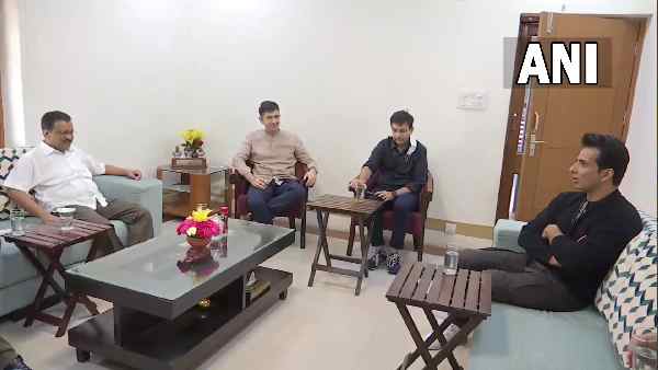 अभी राजनीति में आने से इनकार