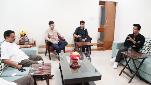 क्या सोनू सूद और केजरीवाल में हुई राजनीतिक चर्चा? क्या सोनू सूद और केजरीवाल में हुई राजनीतिक चर्चा?