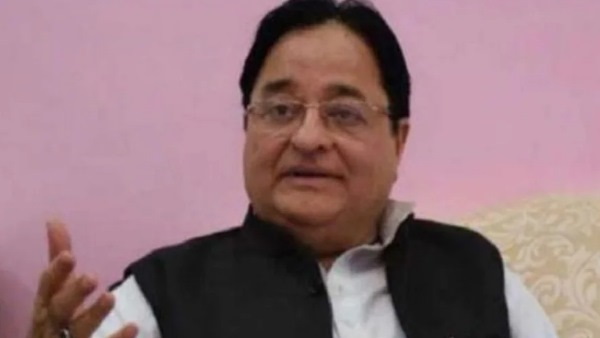 सपा सांसद ने राष्ट्रगान सुनाकर दी सफाई