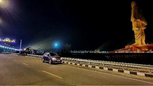 Surat textile businessman On trip for celebrate his anniversary with the family, their car accident with truck, hospitalized Surat textile businessman On trip for celebrate his anniversary with the family, their car accident with truck, hospitalized