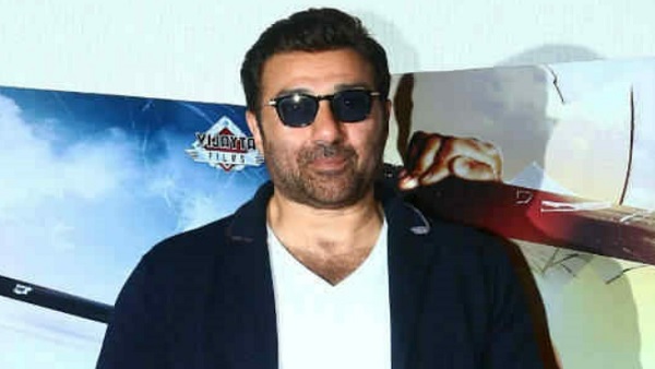 पूरा परिवार लाइमलाइट से काफी दूर रहता है