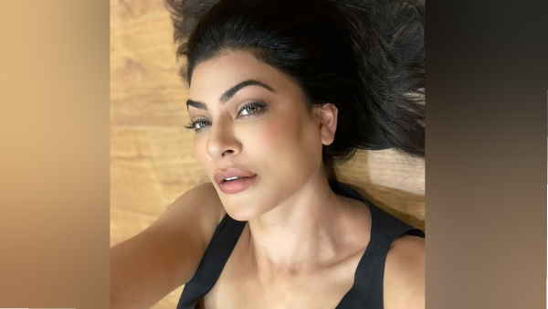 तस्वीरों में मुस्कुराहट गायब नजर आ रही है