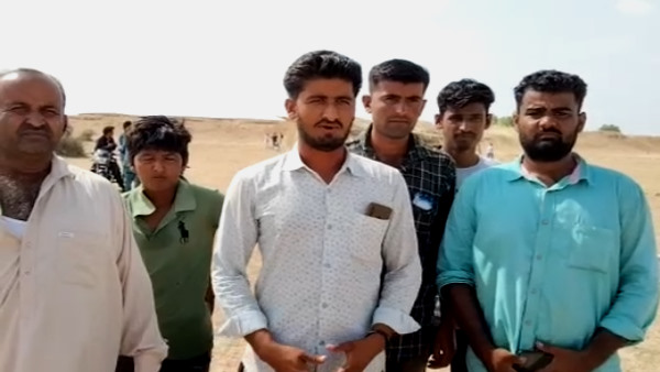  शुरुआत में ही हो गया विवाद