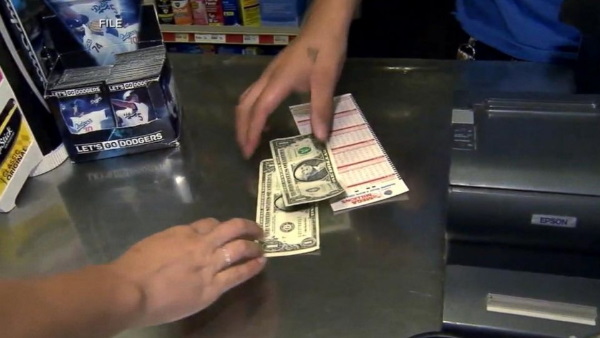 इतने पैसे कहां खर्च करेगी महिला?