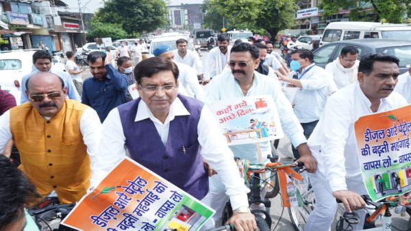 Pritam showed strength from house to road, Harish Rawats problems increased Pritam showed strength from house to road, Harish Rawats problems increased