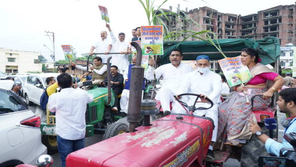 After the bicycle, the Congress MLA reached the assembly by tractor, protested in support of sugarcane and farmers After the bicycle, the Congress MLA reached the assembly by tractor, protested in support of sugarcane and farmers