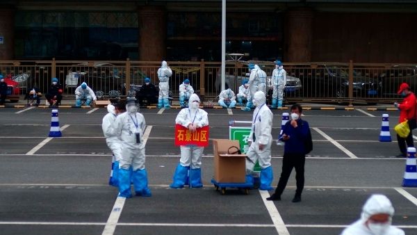 कई इलाकों में लॉकडाउन कई इलाकों में लॉकडाउन