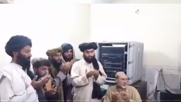 रेडियो स्टेशन पर तालिबान का कब्जा रेडियो स्टेशन पर तालिबान का कब्जा