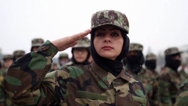 टूटकर बिखड़ गई अफगान सेना