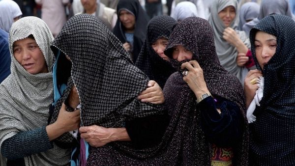 नेल पॉलिस लगाने पर सजा नेल पॉलिस लगाने पर सजा