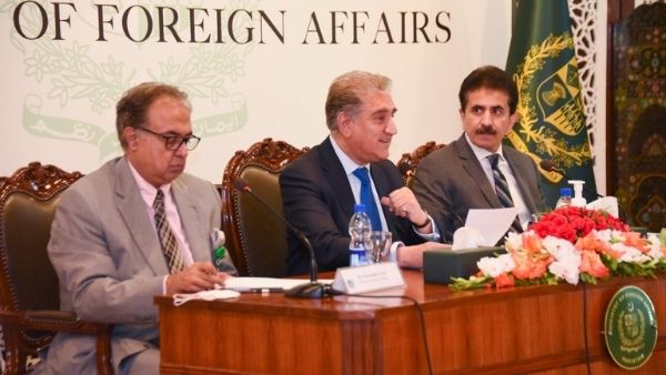 रूस को अपने पाले में करने की कोशिश