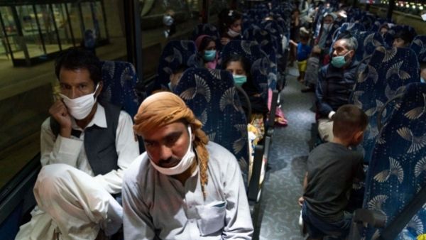 सैकड़ों भारतीयों को सुरक्षित निकाला गया सैकड़ों भारतीयों को सुरक्षित निकाला गया