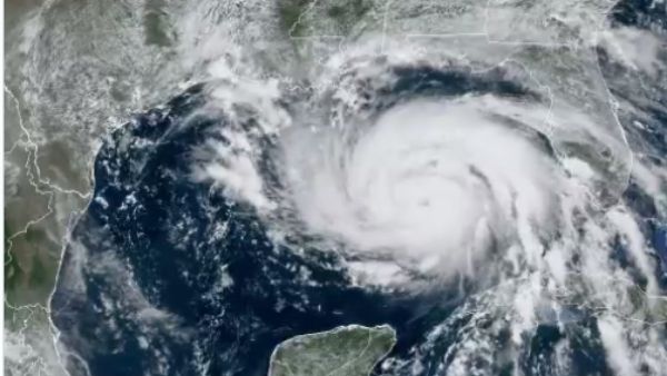 अमेरिका में और भयानक हुआ तूफान