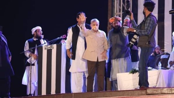 इमरान सरकार पर बड़ा हमला इमरान सरकार पर बड़ा हमला