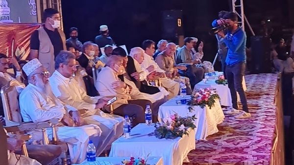 कर्ज पर कर्ज लेते इमरान खान कर्ज पर कर्ज लेते इमरान खान