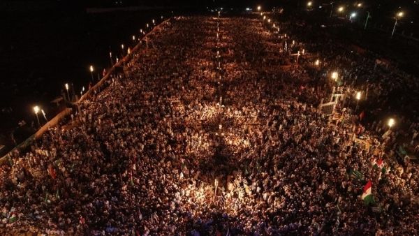 इमरान पर गुमराह करने का आरोप इमरान पर गुमराह करने का आरोप