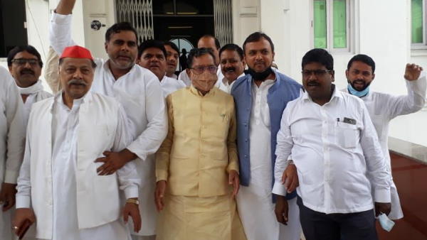 Ruckus of opposition in legislative assembly of UP on inflation Ruckus of opposition in legislative assembly of UP on inflation