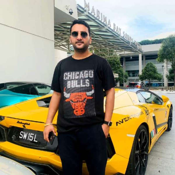  शादी के तोहफे में मिली थी BMW कार