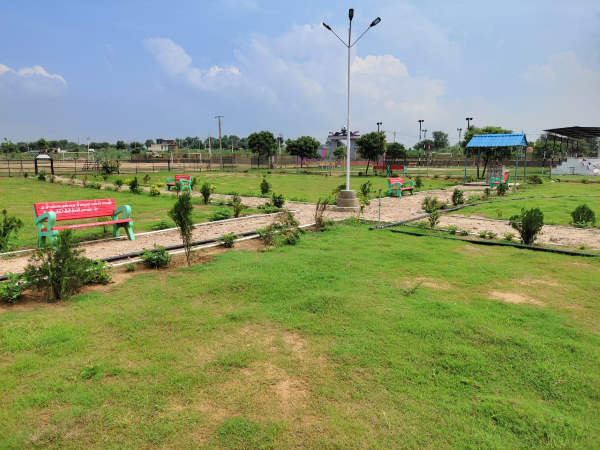 स्टेडियम के विकास में सर्वाधिक सहयोग देने वाले स्टेडियम के विकास में सर्वाधिक सहयोग देने वाले