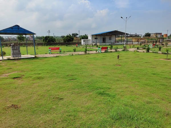 देखरेख व निर्माण का कार्य समिति के जरिए देखरेख व निर्माण का कार्य समिति के जरिए