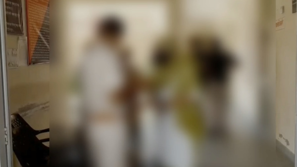 आपत्तिजनक फोटो अपने दोस्तों के साथ शेयर करता 