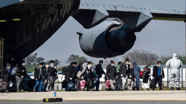 क्रू ने लिया जान बचाने का फैसला