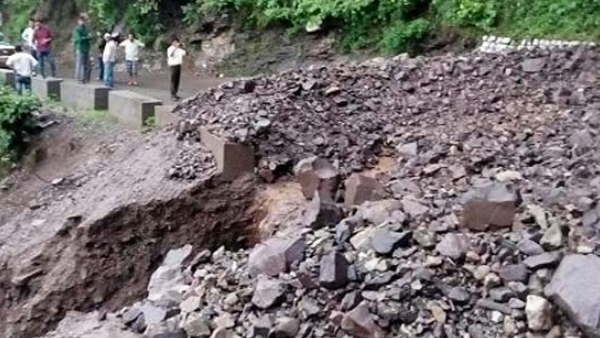  पिथौरागढ़ में भूस्खलन 