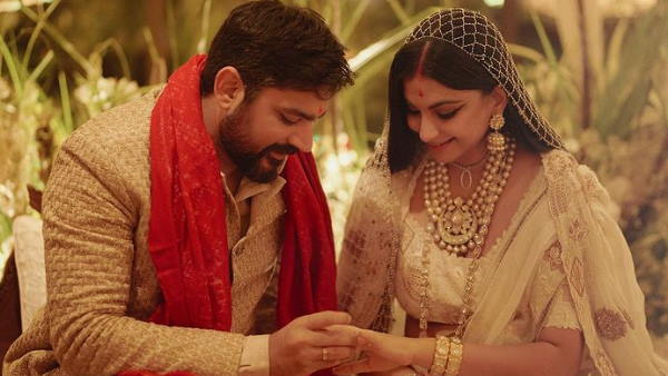 बीते महीने की थी रिया ने शादी