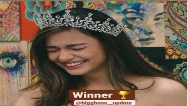 कौन हैं दिव्या अग्रवाल