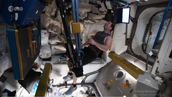 मिशन अल्फा की तैयारी कर रहे हैं पेस्कोट