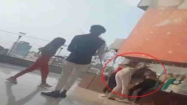 ब्वॉयफ्रेंड को लेकर हुई मारपीट