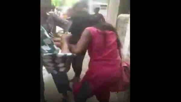 सोशल मीडिया पर वारल हुआ वीडियो सोशल मीडिया पर वारल हुआ वीडियो