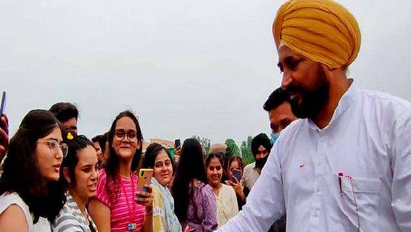 CM चन्नी ने की छात्रों से मुलाक़ात