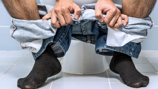 आगे से पॉटी तो पीछे से करने लगा पेशाब आगे से पॉटी तो पीछे से करने लगा पेशाब