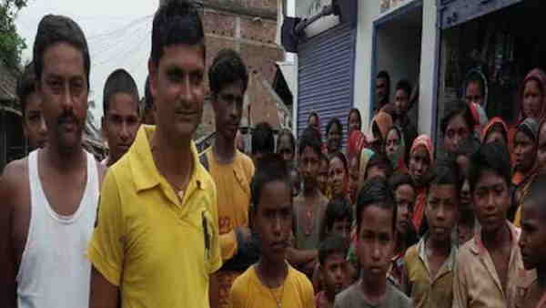 ड्रेस के लिए आना था पैसा