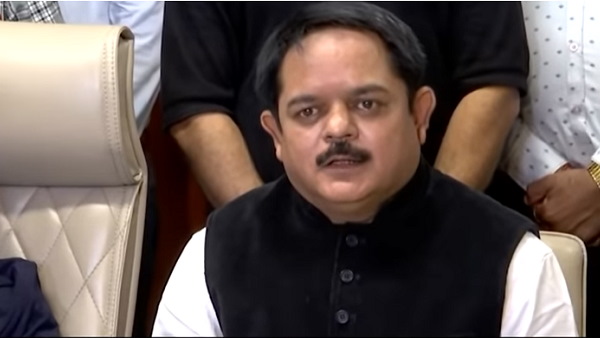 11 साल की बच्ची DM बनी