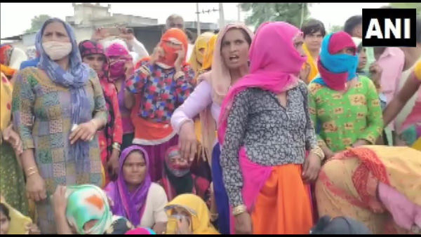 30 लाख रु आर्थिक मुआवजा मांगा 