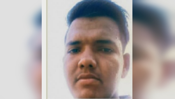 आदिल पूनिया दौड़कर आया