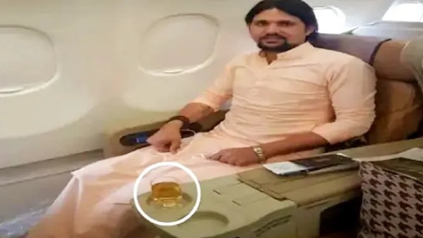 पुलिस जवान चलते थे साथ