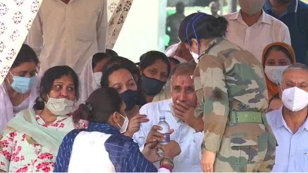 पहले भी हेलिकॉप्टर दुर्घटना में बाल-बाल बचे थे मेजर अनुज