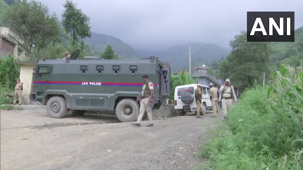Jammu and Kashmir Encounter underway between security forces and terrorists in of Rajouri Jammu and Kashmir Encounter underway between security forces and terrorists in of Rajouri