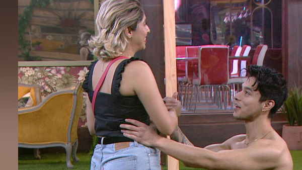 नेहा भसीन और प्रतीक सहजपाल के बीच 'कनेक्शन' चर्चा में रहा नेहा भसीन और प्रतीक सहजपाल के बीच 'कनेक्शन' चर्चा में रहा