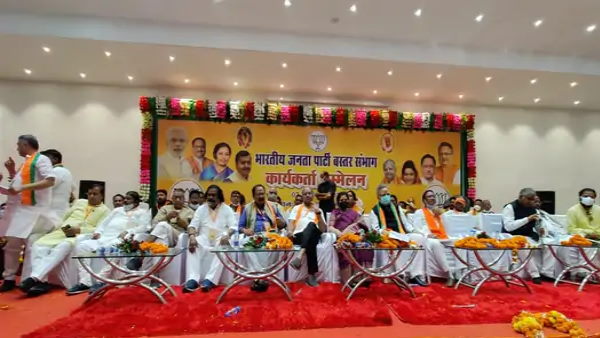 बस्तर में मोदी की तारीफ में बोलीं ऐसी बातें