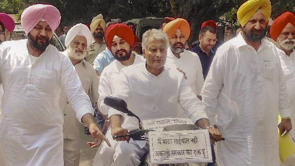 जाखड़ के साथ मोटरसाइकिल से पंजाब भवन पहुंचे चन्नी