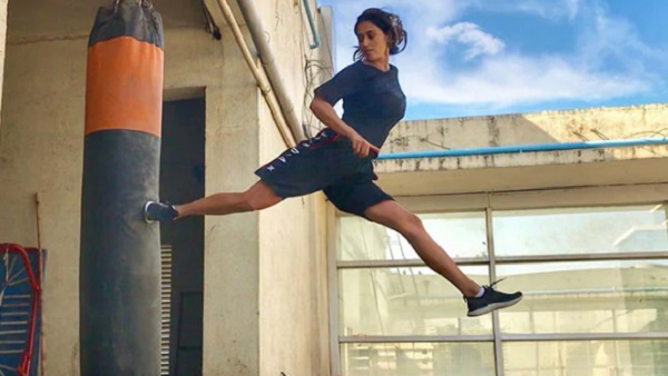 हवा में उछलकर किक मारती दिशा का वीडियो वायरल हवा में उछलकर किक मारती दिशा का वीडियो वायरल