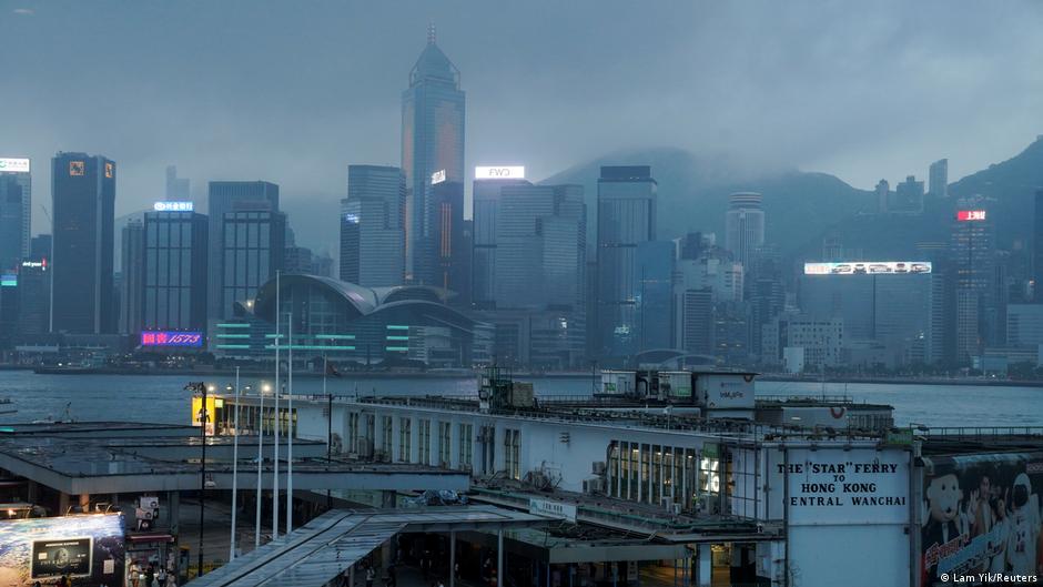 हांग कांग में जानवरों के शवों को कचरे के गड्ढों में डाल दिए जाने की संभावना रहती है