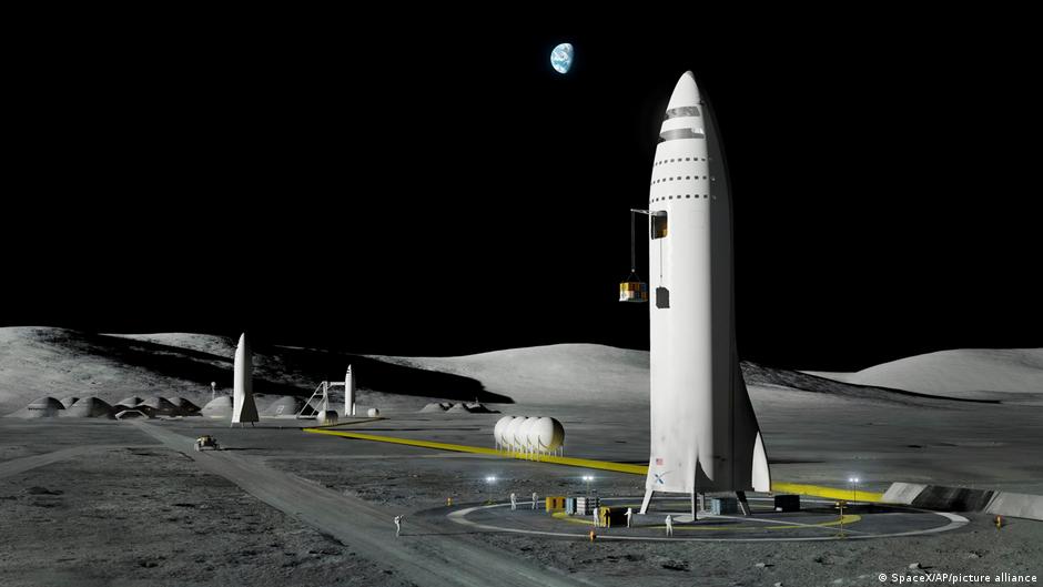 चांद पर स्पेसएक्स के रॉकेट की कल्पना करता हुआ एक चित्र चांद पर स्पेसएक्स के रॉकेट की कल्पना करता हुआ एक चित्र