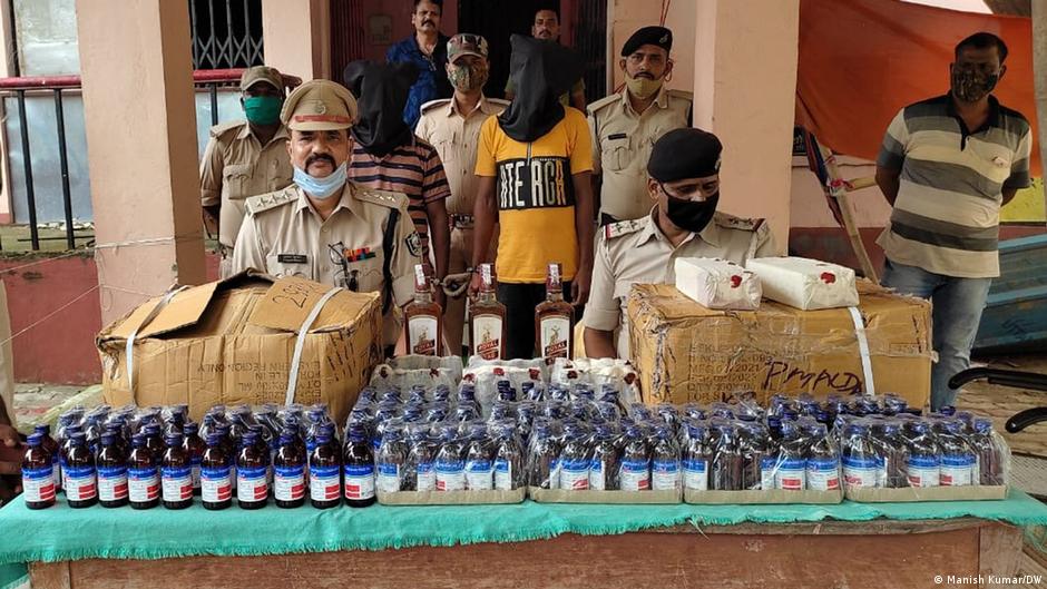 नशीली दवाओं के तस्करों की गिरफ्तारियां बढ़ रही हैं