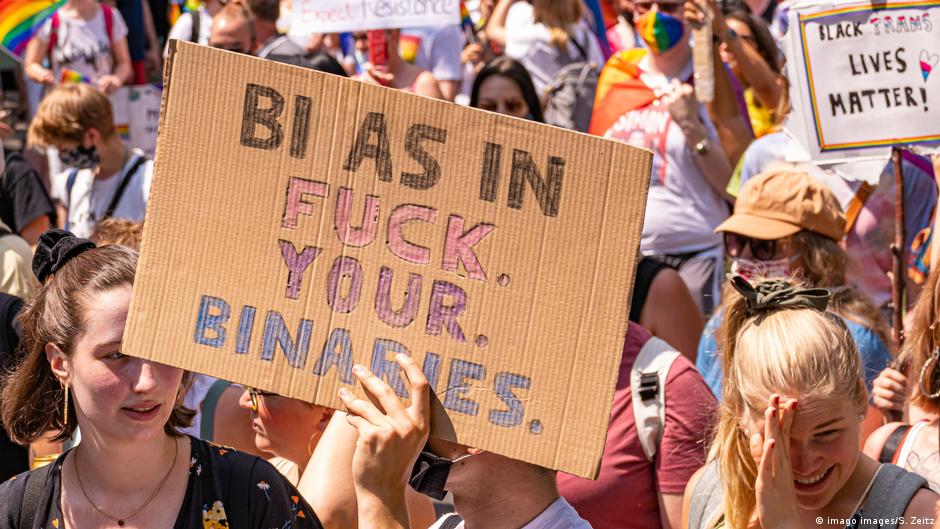 2020 में बर्लिन में एलजीबीटी प्लस समुदाय के लोगों का विरोध प्रदर्शन